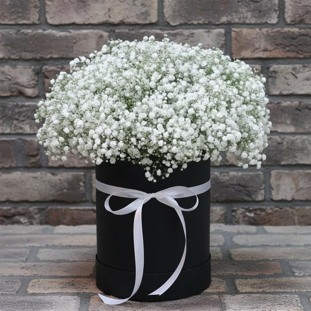 Цветочная композиция из Гипсофила в шляпной коробке в Рождествено Самарской области