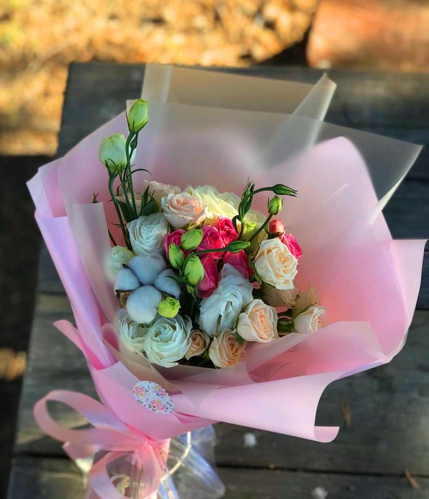 Букет цветов из: Розы и Лизиантусы в Рождествено Самарской области