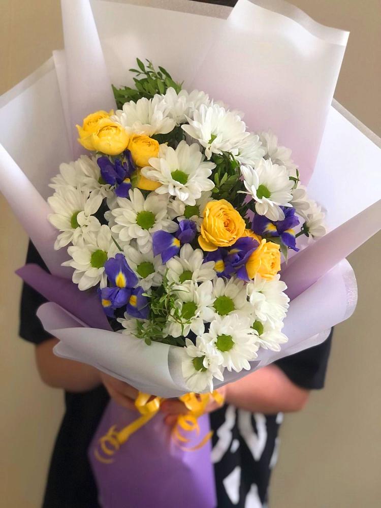 Букет цветов из: Ирисы, Хризантемы и Розы в Рождествено Самарской области
